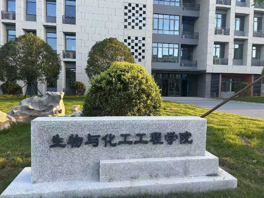 抚松县扬州职业大学体育场高杆灯项目